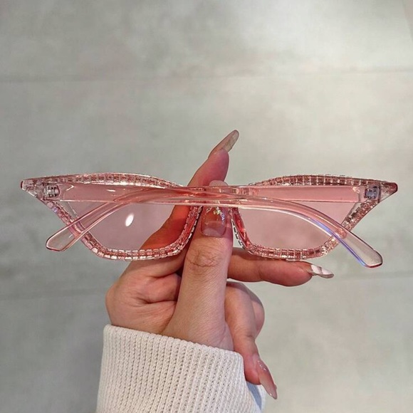 EXTREMELY RARE pink diamond cat eye sunglasses - Picture 2 of 5